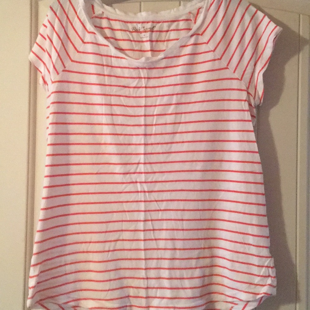 Juniors Medium short sleeve scoop neck shirt